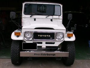 ランドクルーザーBJ42正面写真