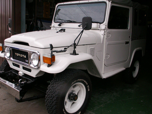 ランドクルーザーBJ42左前写真